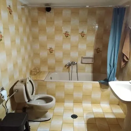 διαμερισμα α οροφου στο κεντρο τησ πολησ Apartment *
